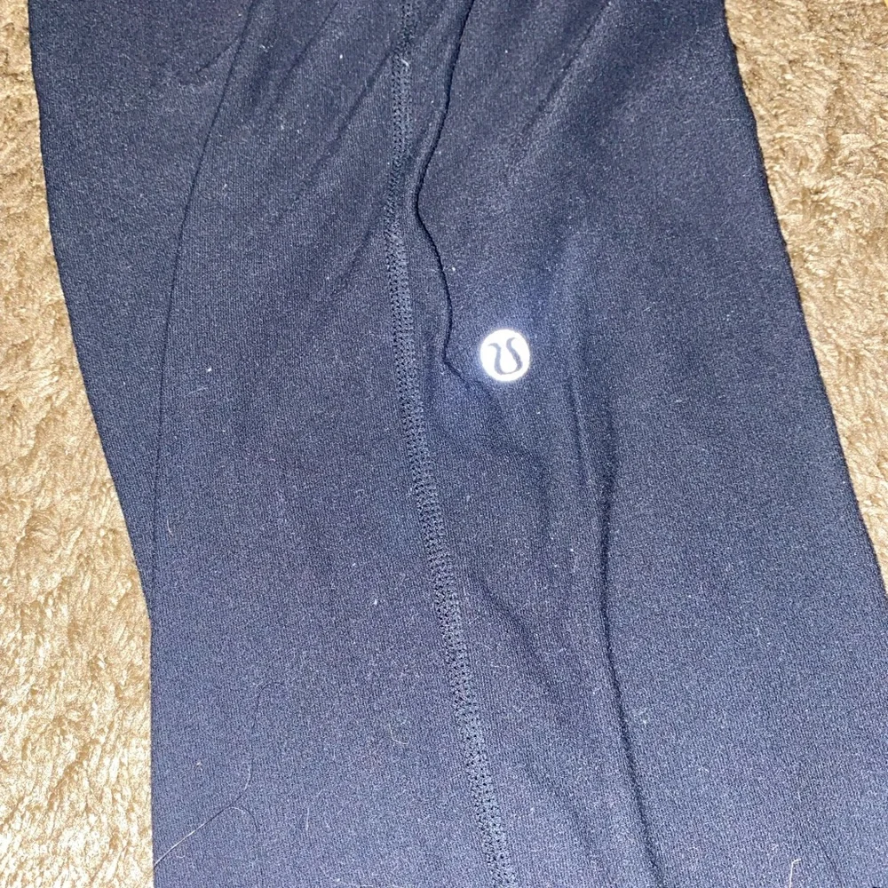 Lululemon top and leggings fits like a medium - Picture 2 of 4